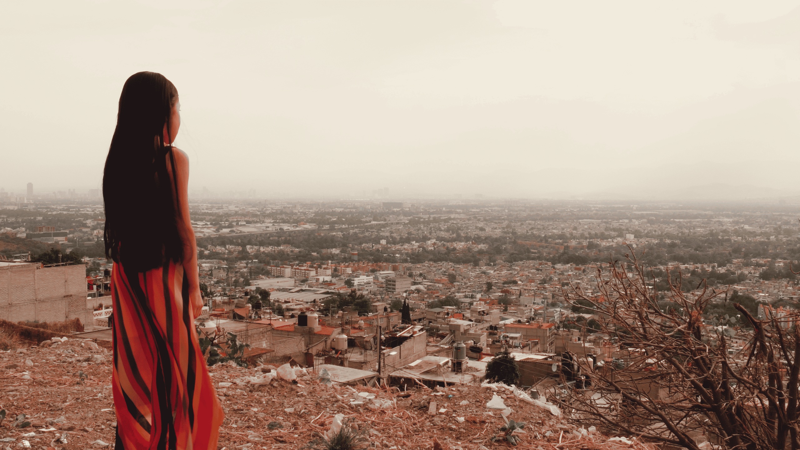 Portada horizontal del videoclip Ayayay de Miranda Flores