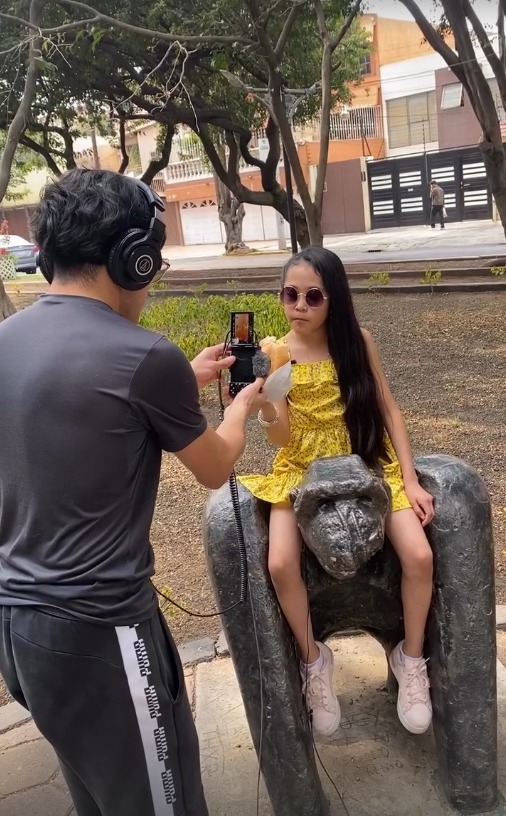 Miranda Flores en sesión de grabación